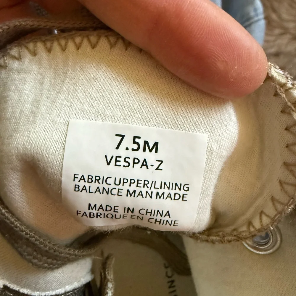 Sincerely Jules Hi-Top Slight Platform Sneakers; Side Zippers; EXC cond; Sz 7.5
